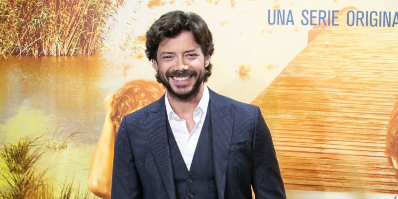 7 Facts of Money Heist actor Alvaro Morte: Net Worth, Wife, Battle with Tumor, & a Lot More